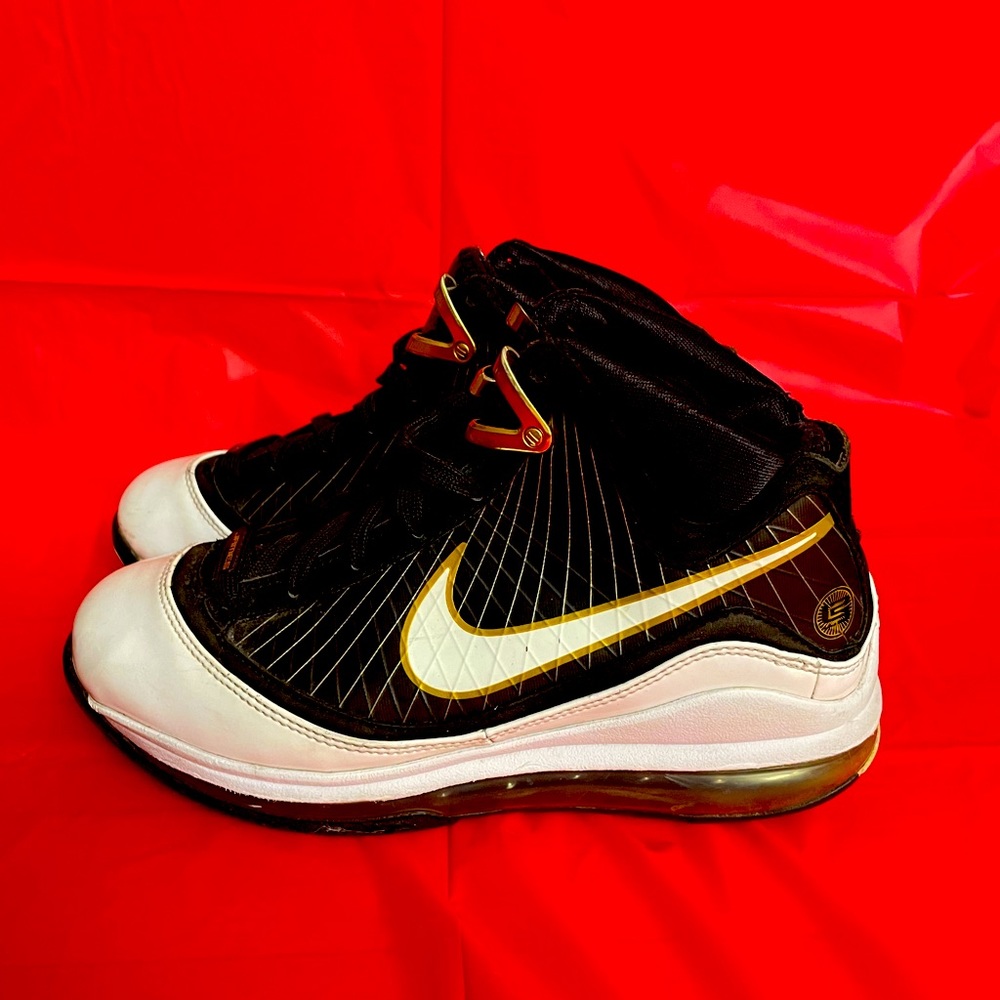 Nike LeBron 7